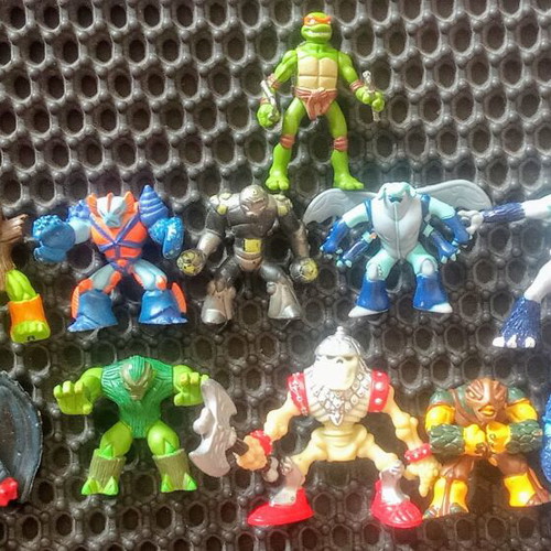 Vintage alien warriors and Kormiti miniatures set, 14 pieces