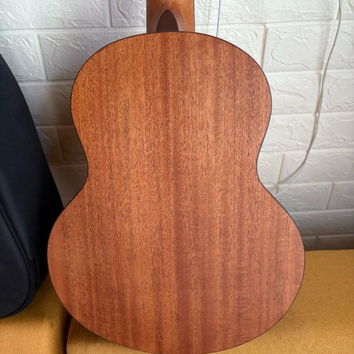 Acoustic guitar new with carrying case 6-string