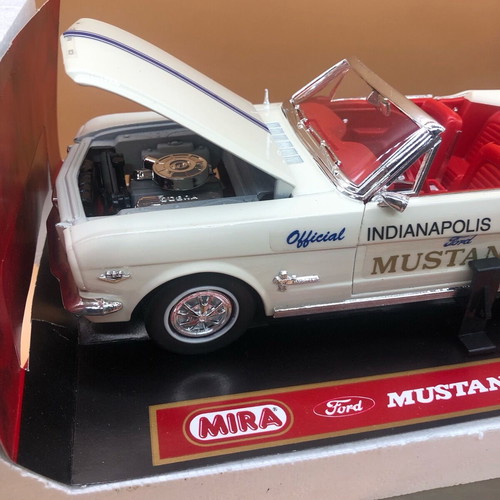 Ford Mustang Blanc "Indianapolis 500 Pace Car" 1964 Mira used 1/18 model