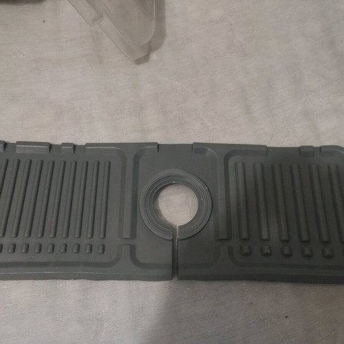 Water faucet accessory like new, plastic holder for sponge and soap