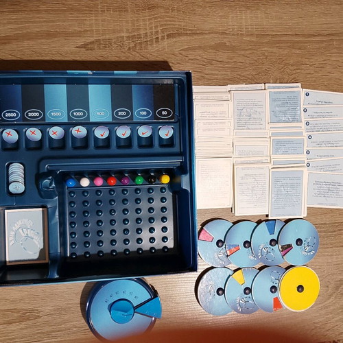 Board games used, pack with 'Are You The Weakest Link' and Mad & Genius
