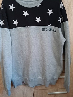Large t-shirts used, thin sweatshirt and spring style