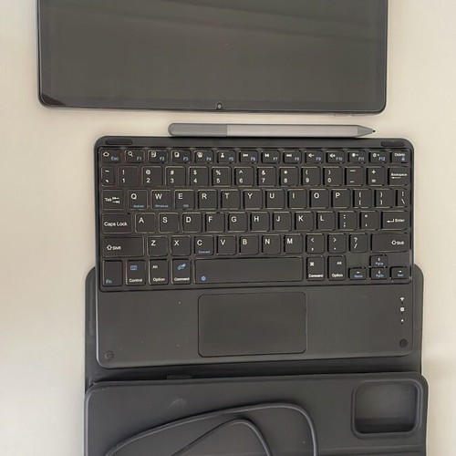 Lenovo Tab M11 11” tablet like new with Bluetooth keyboard and case