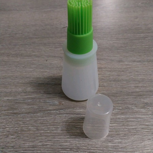 Silicone bottle with oil brush new, green