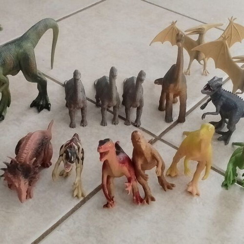 Dinosaur figures collection, pack of 20