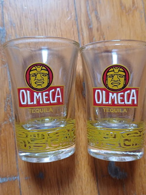 Olmeca Tekila shot glasses like new, set of 2