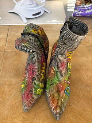 Dhofar high-heeled boots with graffiti and prints size EU 38 like new