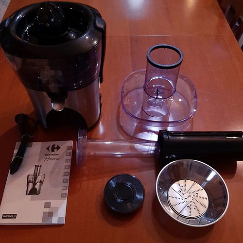Carrefour Home juicer like new with 11 accessories