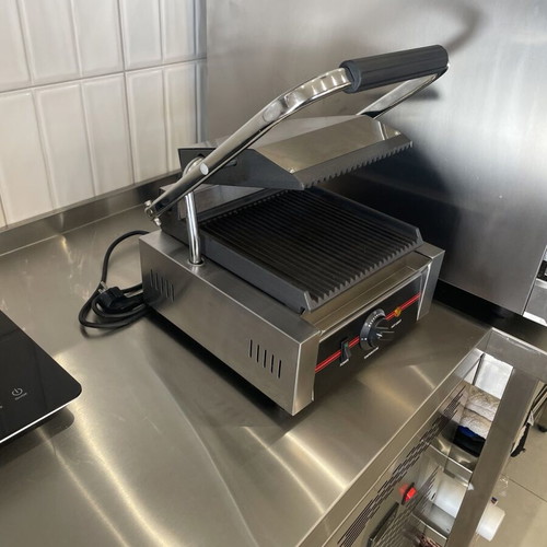 Professional Panini Grill with Cast Iron Plates new