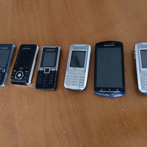 Sony Ericsson collectible phones used, pack of 7