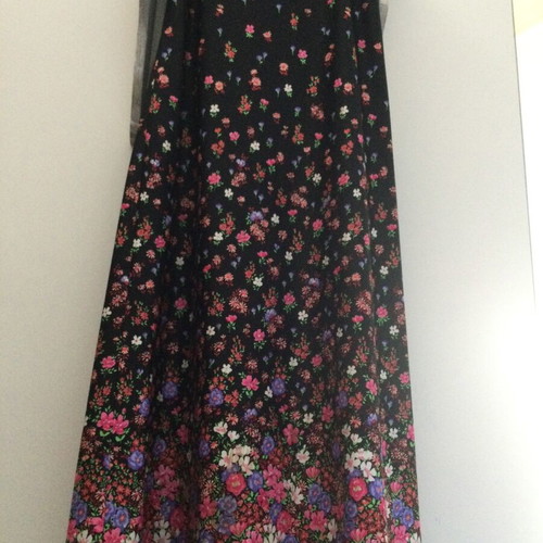 Maxi skirt with flowers like new, black and multicolored