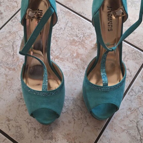 J flowers sandals emerald with straps and rhinestones like new