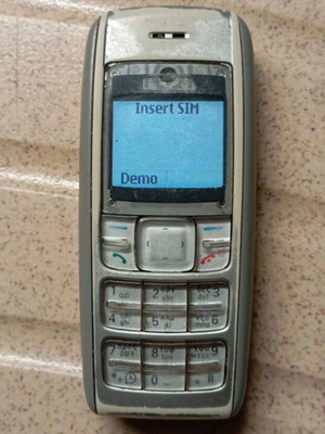 Nokia mobile phone with charger, durable