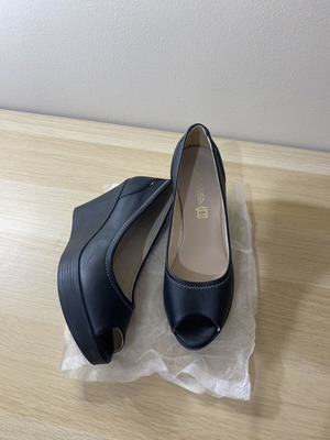 Ragazza black platform sandals like new, size 39, peep toe