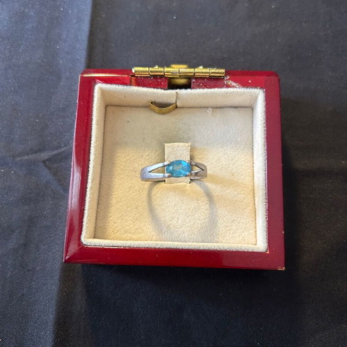 Silver 925 ring like new with blue stone