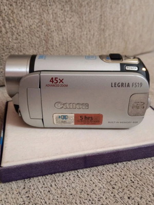 Canon Legria FS19E camcorder like new