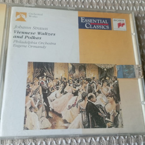 Essential Classics Johann Strauss CD like new, Viennese waltzes and polkas