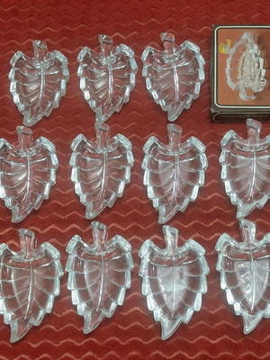 RCR leaf-shaped small plates 24% PbO Italy set of 12 like new