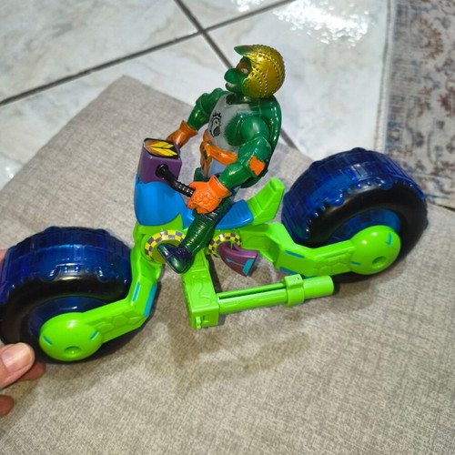 Tmnt Leonardo motorcycle toy with Leonardo figure used
