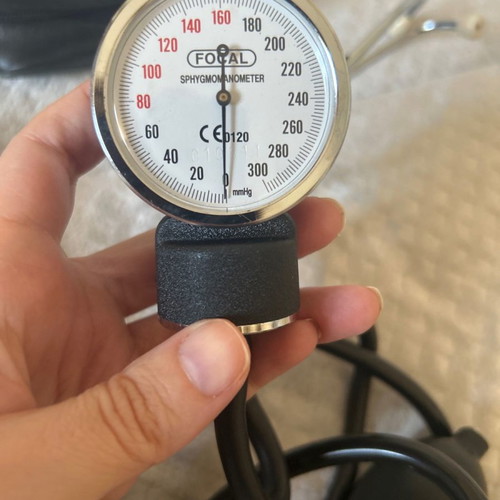 Analog arm blood pressure monitor with stethoscope Focal like new