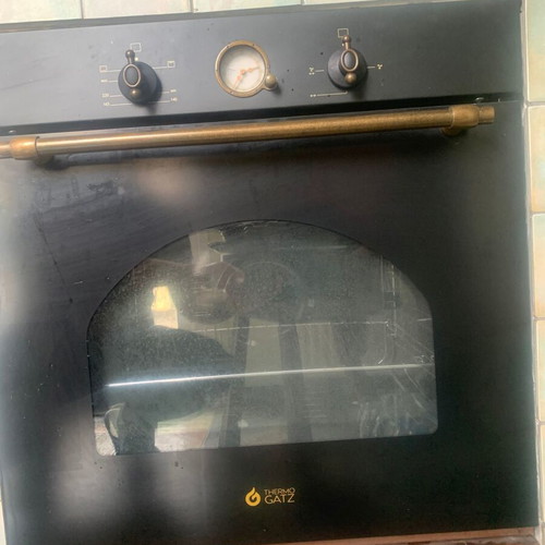 Natural gas oven like new, built-in