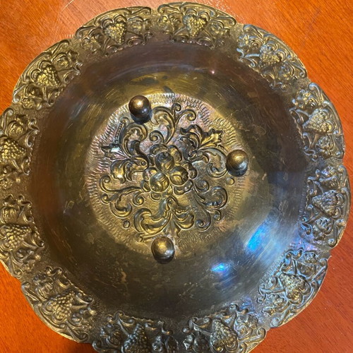 Silver-plated copper plate like new with vine or flower motif
