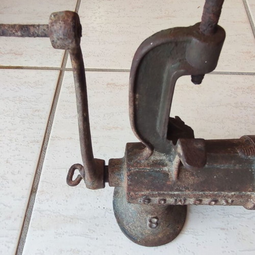 Meat grinder vintage used, broken side