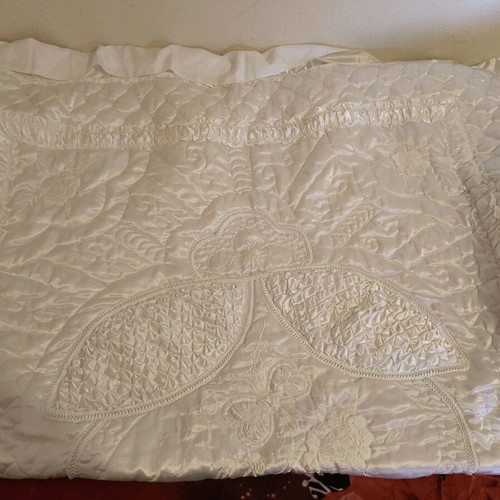 Quilt set with 2 pillowcases like new, unused