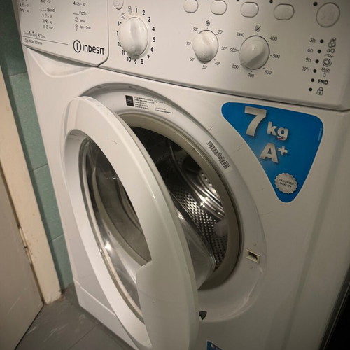 Indesit washing machine 7kg like new with 14 programs without dryer