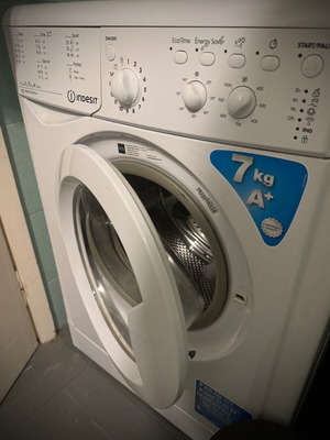 Πλυντήριο Indesit 7kg σαν καινούργιο με 14 προγράμματα χωρίς στεγνωτήριο
