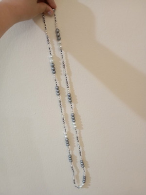 Necklace rosary like new, white and grey