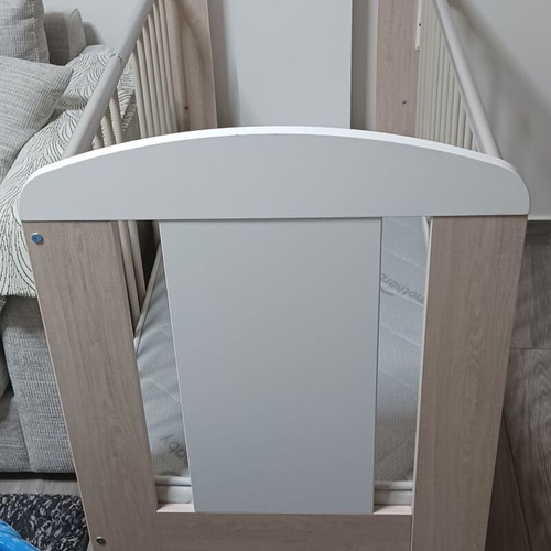 Baby cot with mattress like new