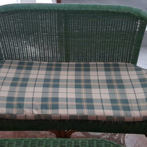Bamboo set of 4 pieces like new with cushions