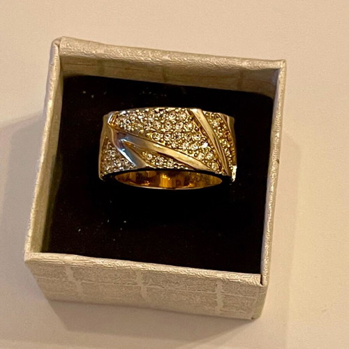 Swarovski ring like new