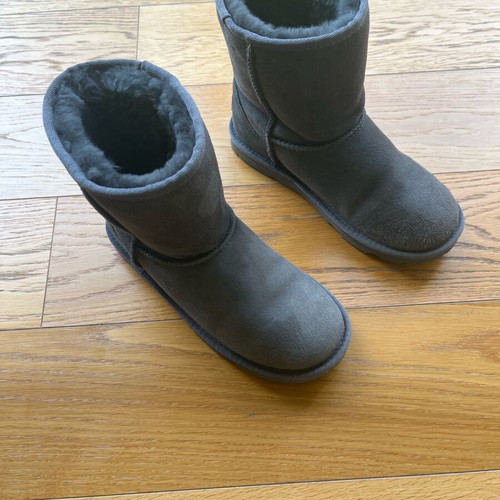 UGG Classic Short leather boots 36 gray like new