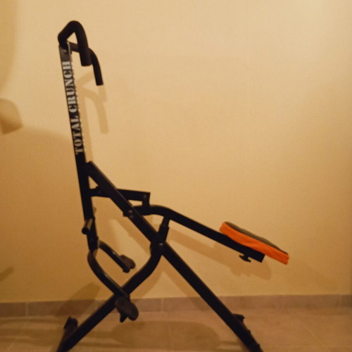 Total Crunch fitness machine like new, foldable and sturdy