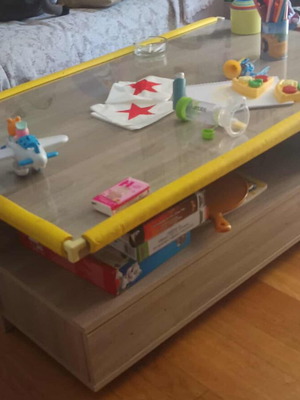 Coffee table like new with two drawers and two stools 120×72×40.5