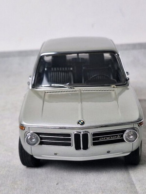 BMW 2002 Ti 1/18 AutoArt Collectors Edition used