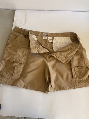 Columbia men's cargo shorts khaki size 3XL like new