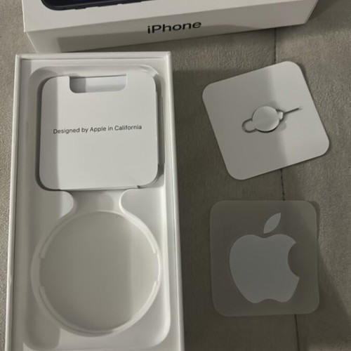 iPhone SE 2022 box like new
