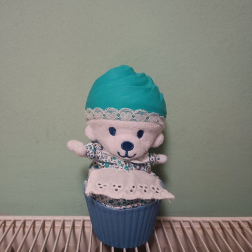 Cupcake bear plush like new