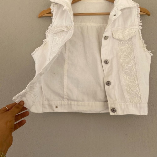 White denim vest like new with embroidery, size XS/S
