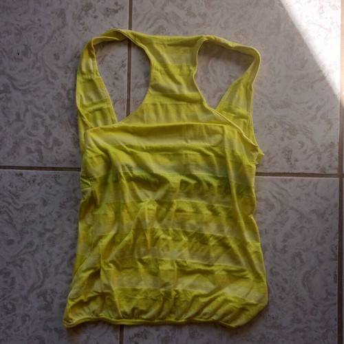 Yellow top like new, size L