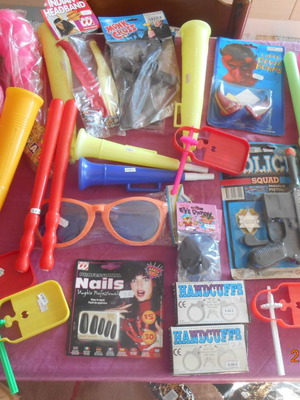 Carnival accessories and kazoos new, pack of 80 pieces