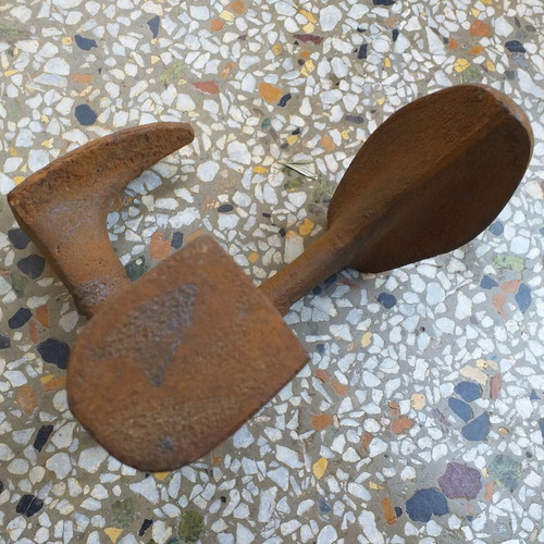 Collectible iron molds and hoe heads used, set of 3 pieces