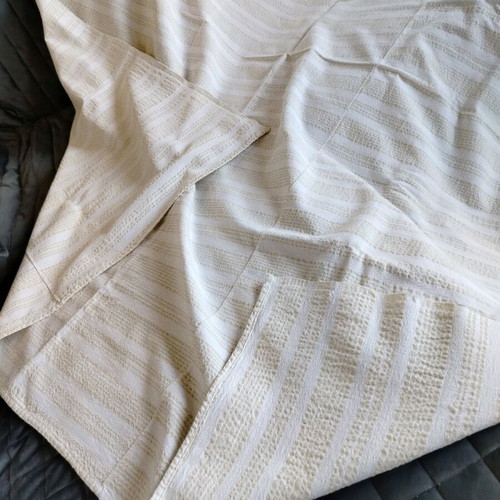 Woven throw like new on traditional loom, 1.87x1.52 m