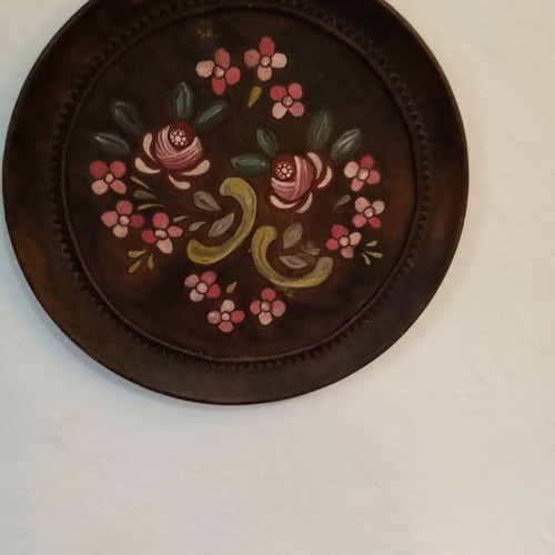 Decorative wall plate handmade, embossed painting, ceramic 28 cm like new