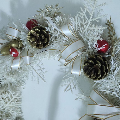 White Christmas wreath used, 30cm diameter