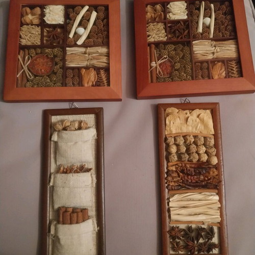 Frames with dried decorations, set of 4, like new