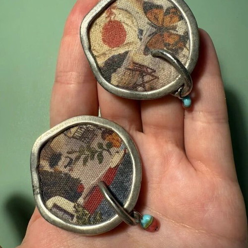 Handmade earrings used with canvas, metal and stones